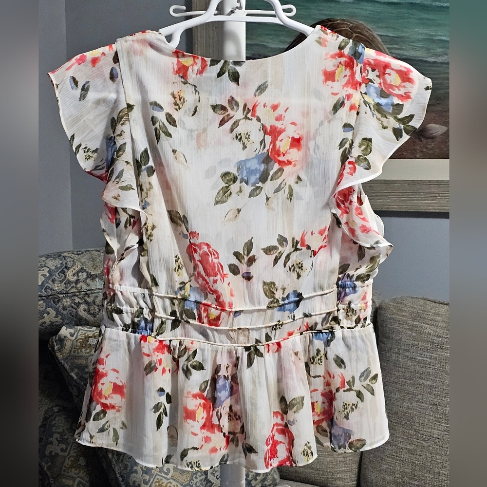 White House Black Market Flutter-Sleeve Blouse Size Medium - Picture 10 of 10